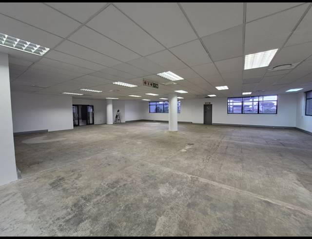 320M² OFFICE TO LET IN SUNNINGHILL